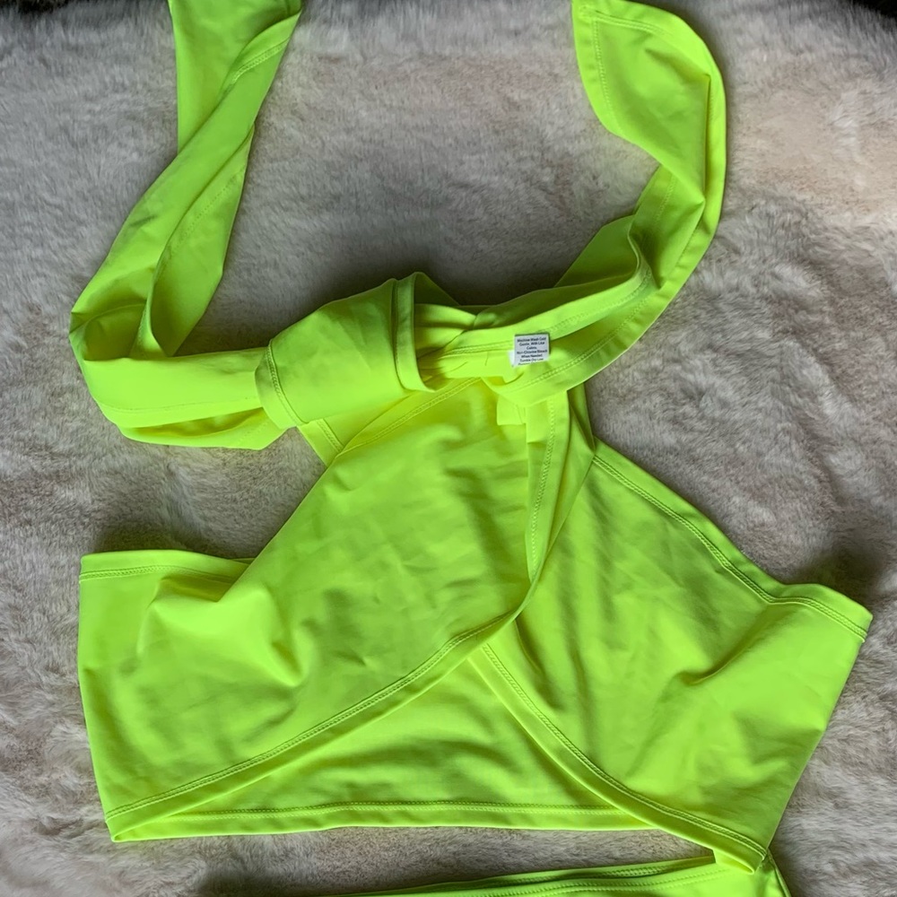 Bikini - Picture 2 of 3